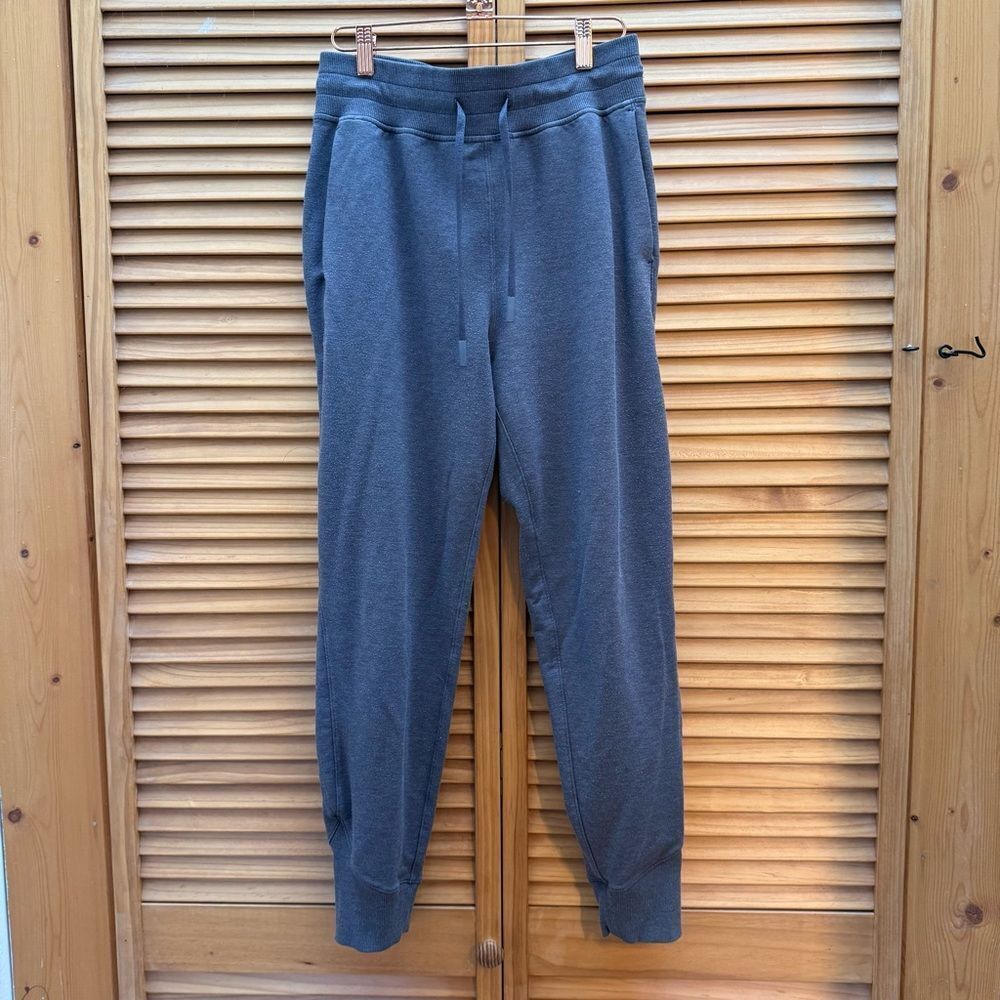 Lululemon women’s Gray Jogger size 6